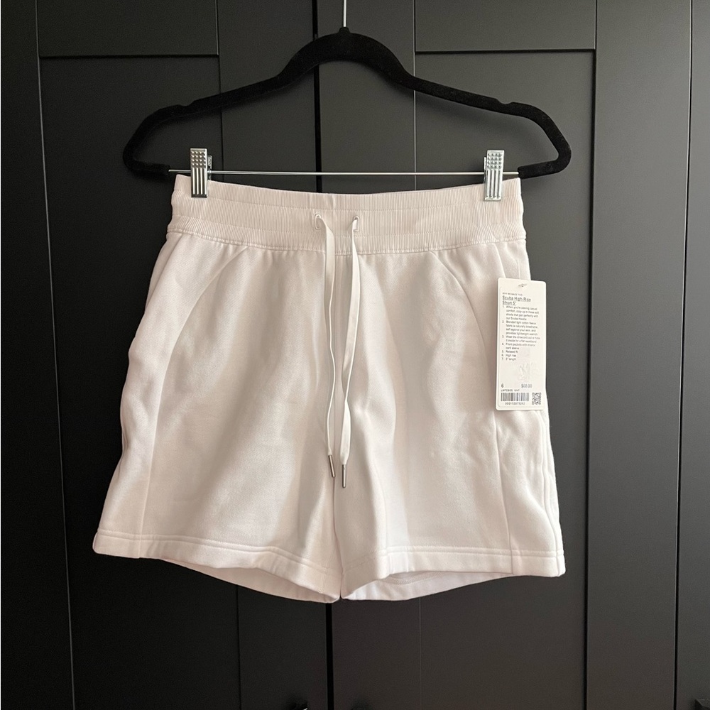 Lululemon Scuba High-Rise Shorts 5” in white, size 6